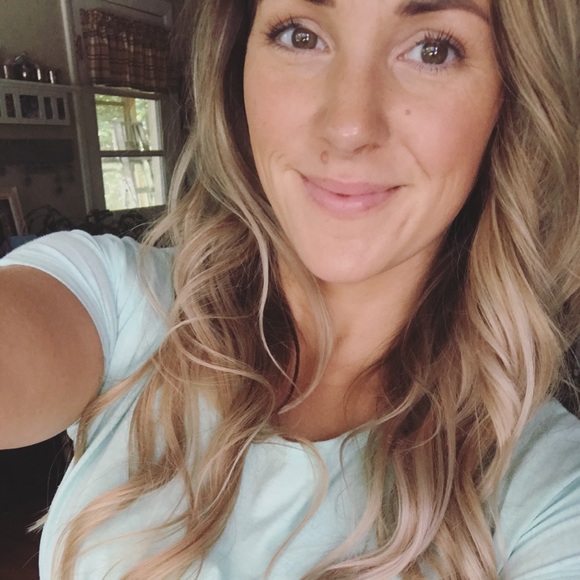 Meet your Posher, Erica - Picture 3 of 6